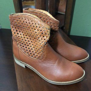 Seychelles weekenders size 6 short booties color brandy